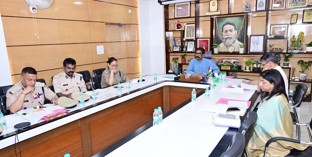 मुख्यमंत्री ने ईद,सरहुल और रामनवमी के मद्देनज़र वीडियो कॉन्फ्रेंसिंग के माध्यम से सभी जिलों के उपायुक्त और वरीय पुलिस अधीक्षक/ पुलिस अधीक्षक के साथ की उच्च स्तरीय बैठक
