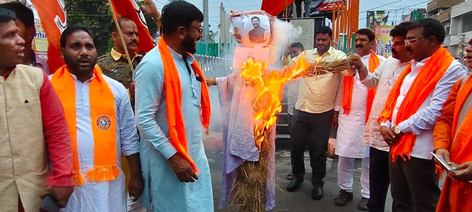 विधानसभा में सनातन धर्म पर अभद्र टिप्पणी करने पर हेमंत सोरेन का पुतला दहन