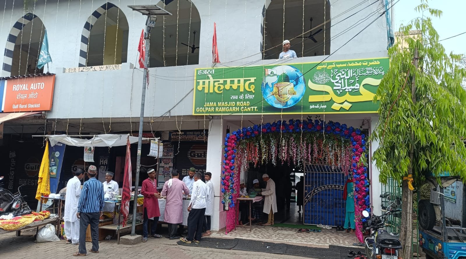 रामगढ़ में ईद के नमाज को लेकर मस्जिद हो गई है सज कर तैयार