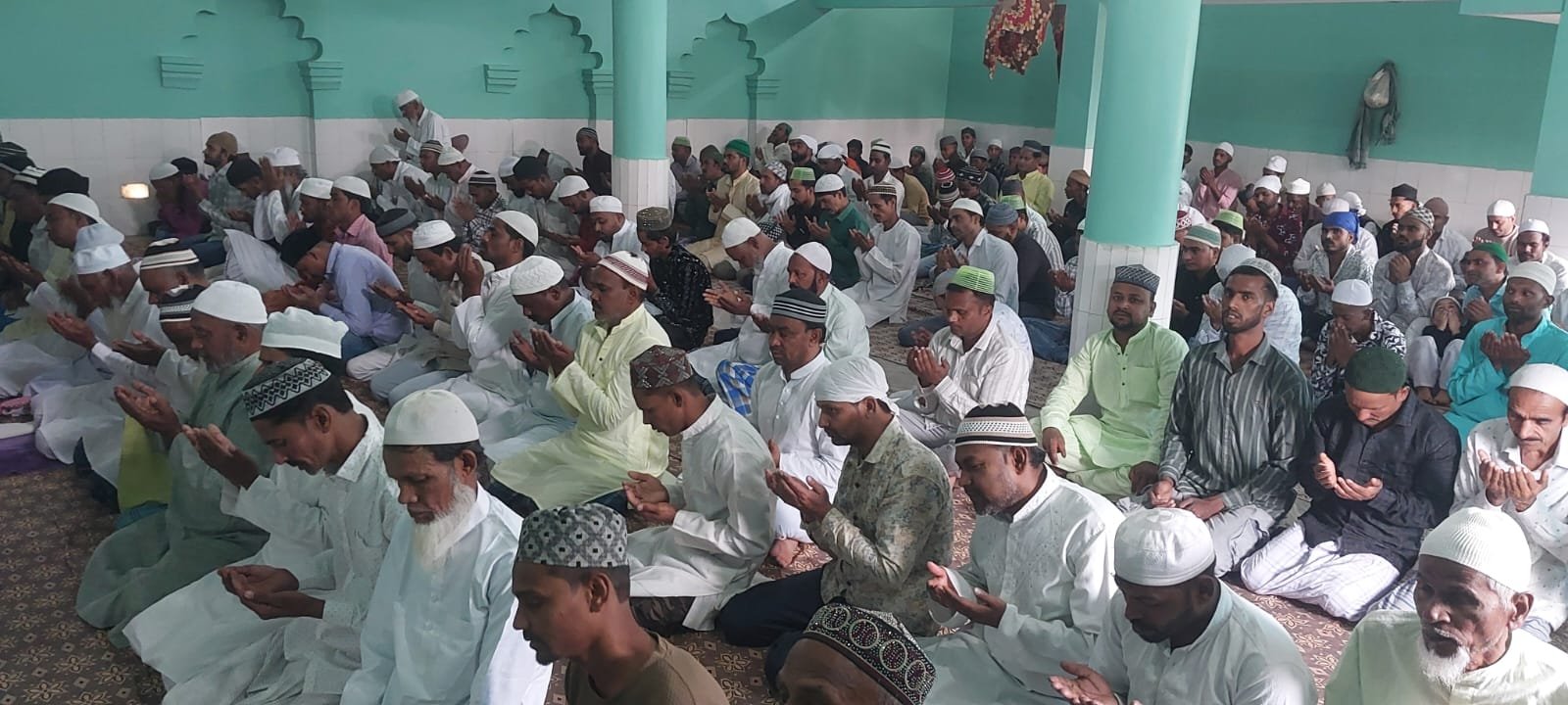 अकीदत के साथ अदा की गई रमजान उल मुबारक की अलविदा जुम्मे की नमाज