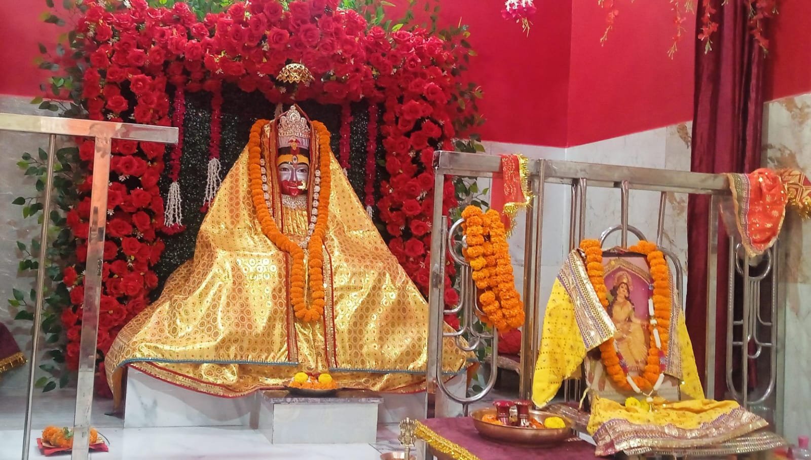 वासंतिक नवरात्र के दूसरे दिन मां ब्रह्मचारिणी की हुई पूजा