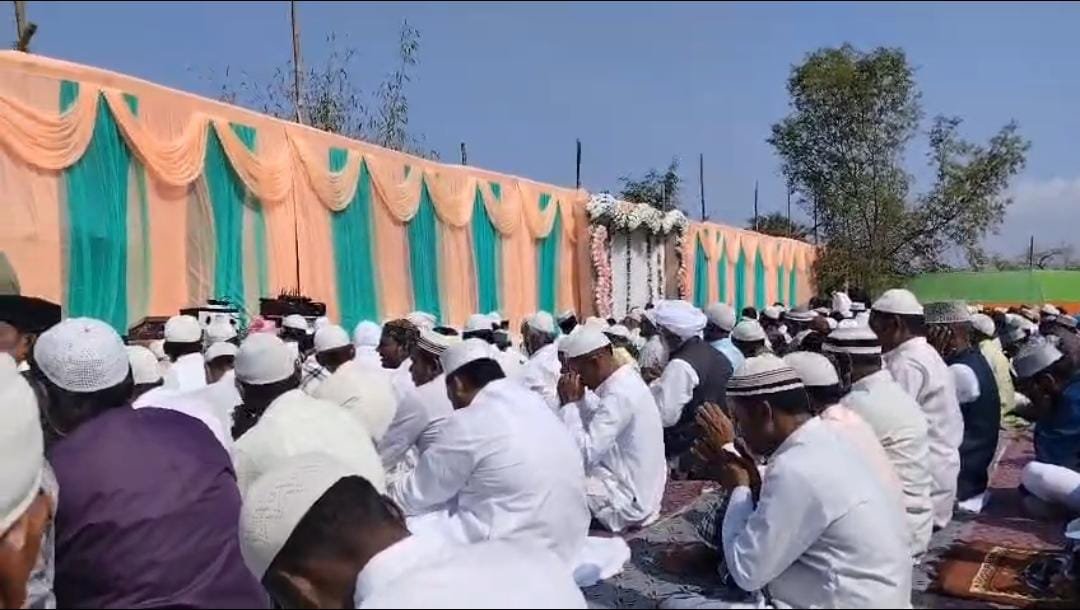 गोला प्रखंड के गांवों में शांति और भाईचारे के साथ मनाई गई ईद