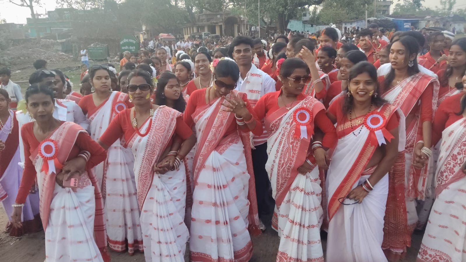 प्राकृतिक पर सरहुल हर्षोउल्लास के साथ बरकाकाना में मनाया गया