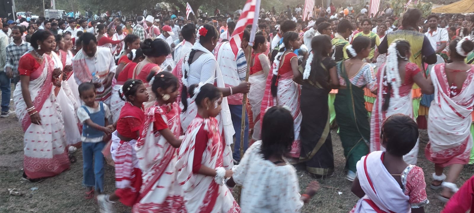 केंद्रीय सरना स्थल में सरहुल पर्व सह मिलन समारोह का हुआ आयोजन, झूमे प्रकृति प्रेमी