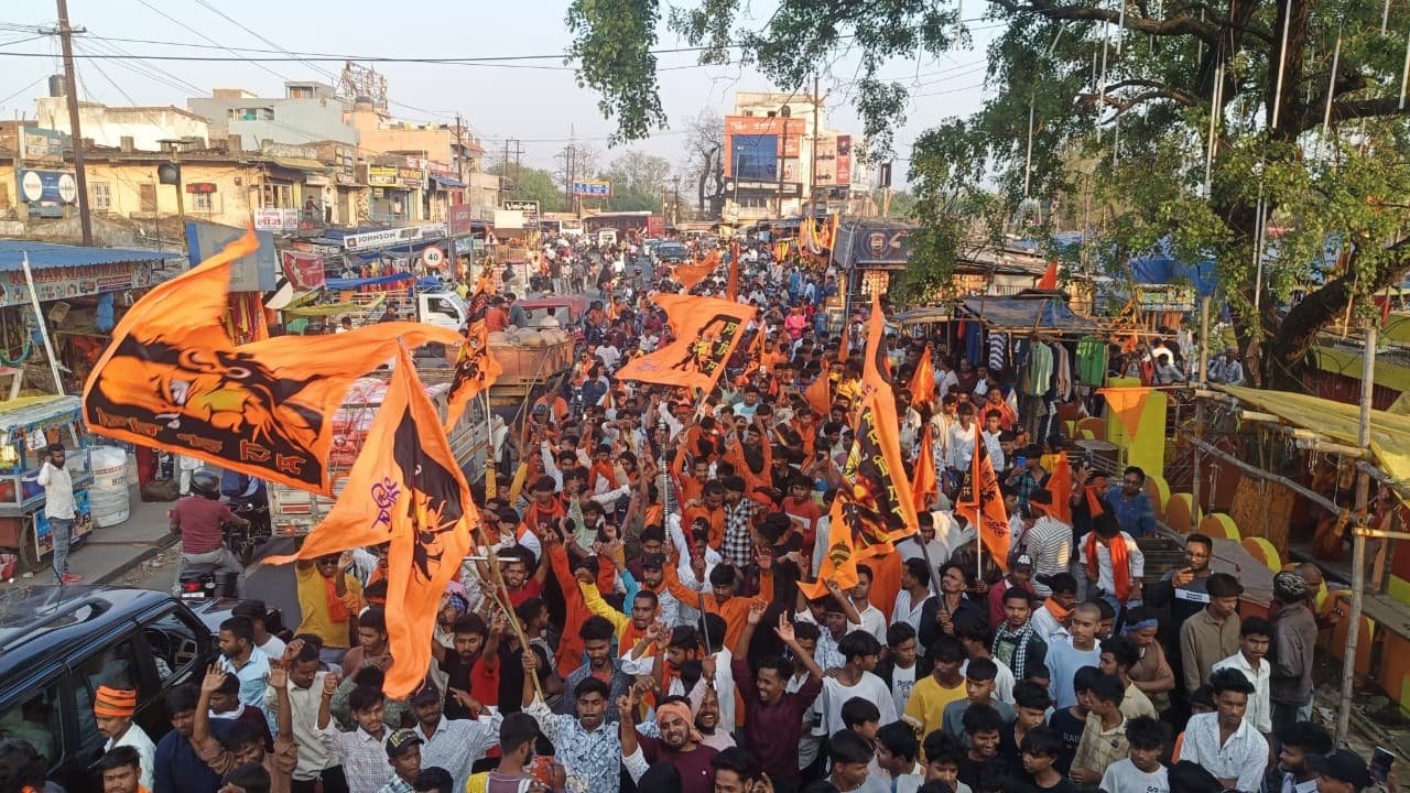 बजरंग दल ने गोला में निकाली भव्य मंगला शोभायात्रा, रामभक्तों का उमड़ा जनसैलाब