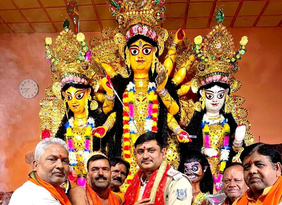 माता के पट खुले : दर्शन को उमड़े श्रद्धालु, गूंजने लगे ढोल, शंख मंत्र