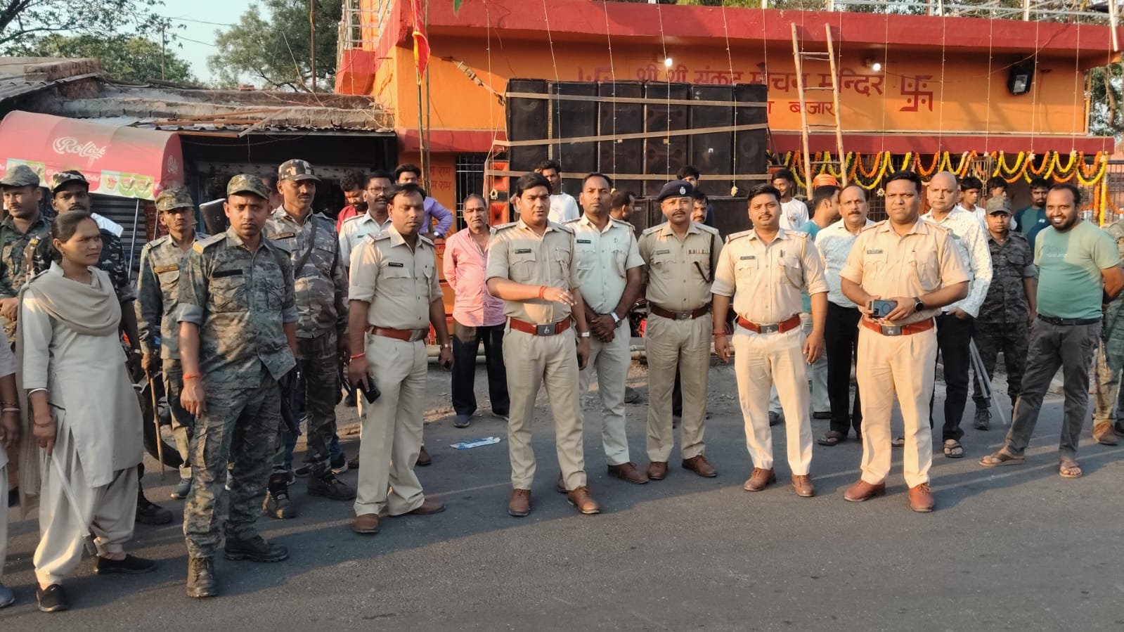 रामनवमी को लेकर बरकाकाना ओपी पुलिस निकाला फ्लैग मार्च