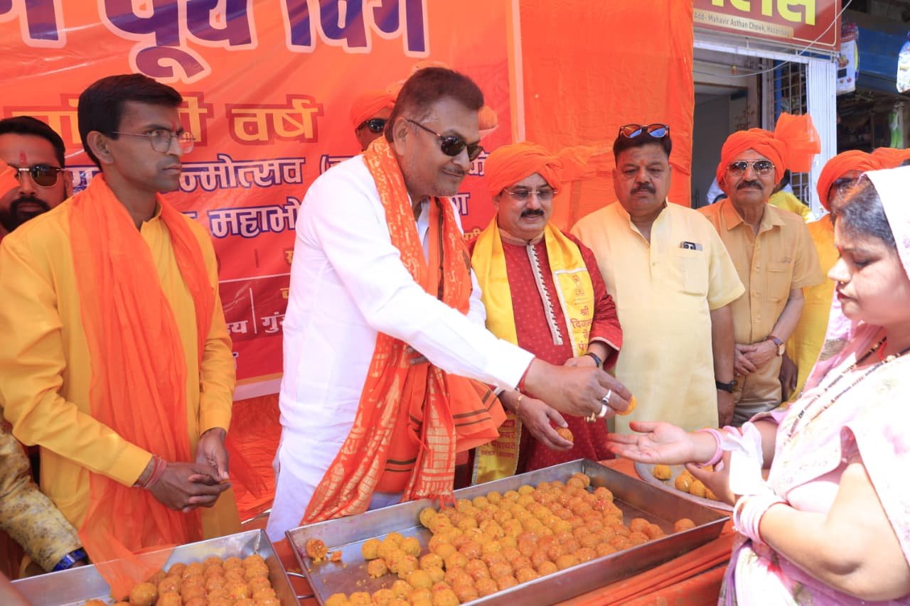 रामनवमी पर हजारीबाग यूथ विंग का भव्य लड्डू महाभोग, 151 किलो प्रसाद वितरण से दिखी आस्था और सेवा की मिसाल