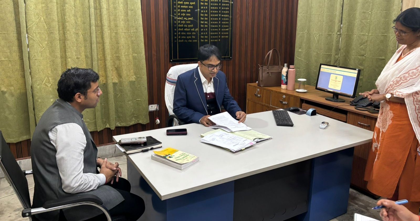 कोषागार कार्यालय का उपायुक्त ने किया निरीक्षण