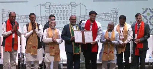 उपराष्ट्रपति सीपी राधाकृष्णन पहुंचे खूंटी,उलिहातू में भगवान बिरसा मुंडा को किया नमन