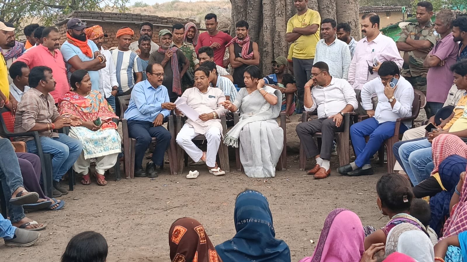 विधायक श्रीमती ममता देवी विस्थापित रैयतों के हक और अधिकार की लड़ाई में खड़ी हुई