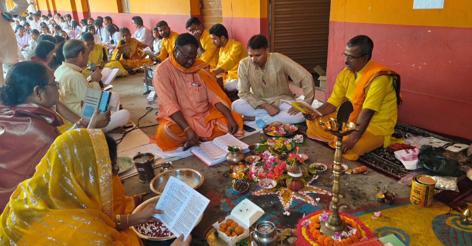 ग्यारह कुण्डीय भव्य हवन के साथ सरस्वती विद्या मंदिर में नवीन सत्र का शुभारंभ