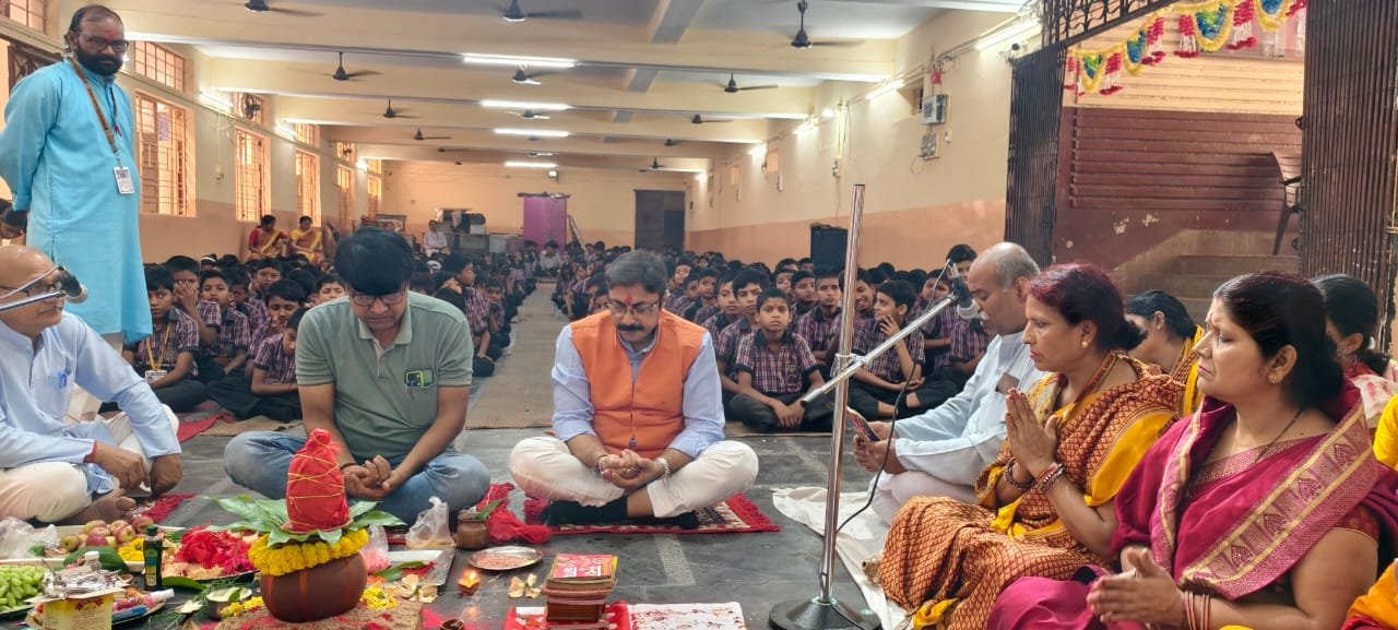 रामप्रसाद चंद्रभान सरस्वती शिशु विद्या मंदिर में हवन पूजन के साथ नए सत्र का आरंभ