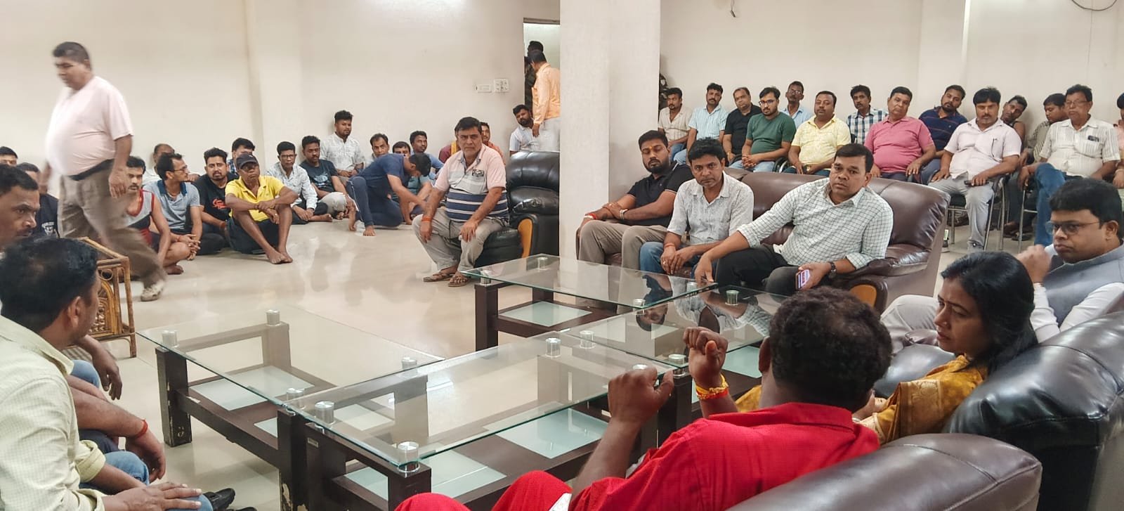 रजरप्पा मंदिर प्रक्षेत्र के दुकानदारों ने विधायक ममता देवी के साथ बैठक कर अपनी समस्याओं से अवगत कराया