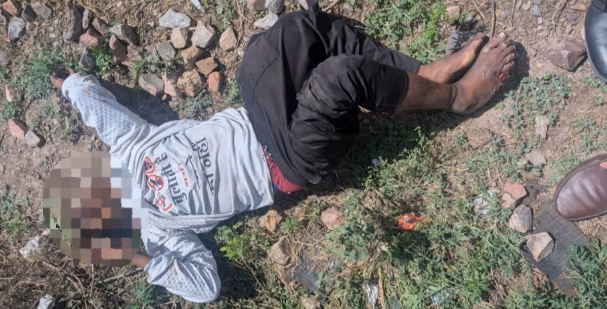 रोजगार की तलाश में जा रहे युवक की ट्रेन से गिरकर मौत,सांसद कालीचरण सिंह ने दिया सहयोग