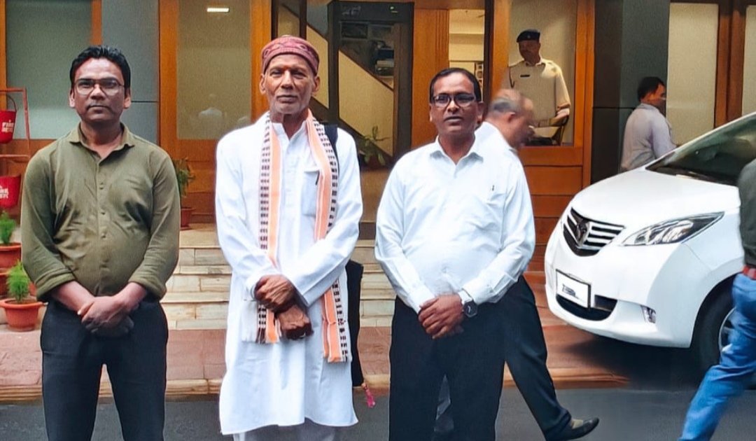 झारखण्ड माध्यमिक शिक्षक संघ ने प्रातः 6:30 से11:30 बजे तक विद्यालय संचालन को लेकर शिक्षा सचिव को सौंपा ज्ञापन