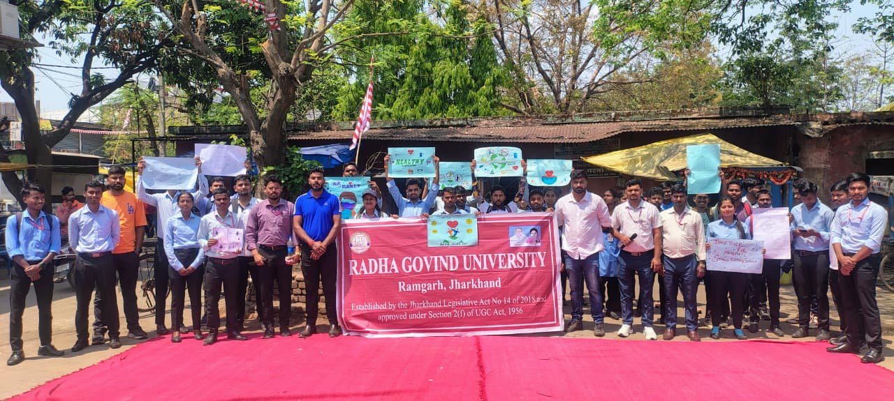 राधा गोविन्द विश्वविद्यालय द्वारा रामगढ़ ब्लॉक में नुक्कड़ नाटक का आयोजन