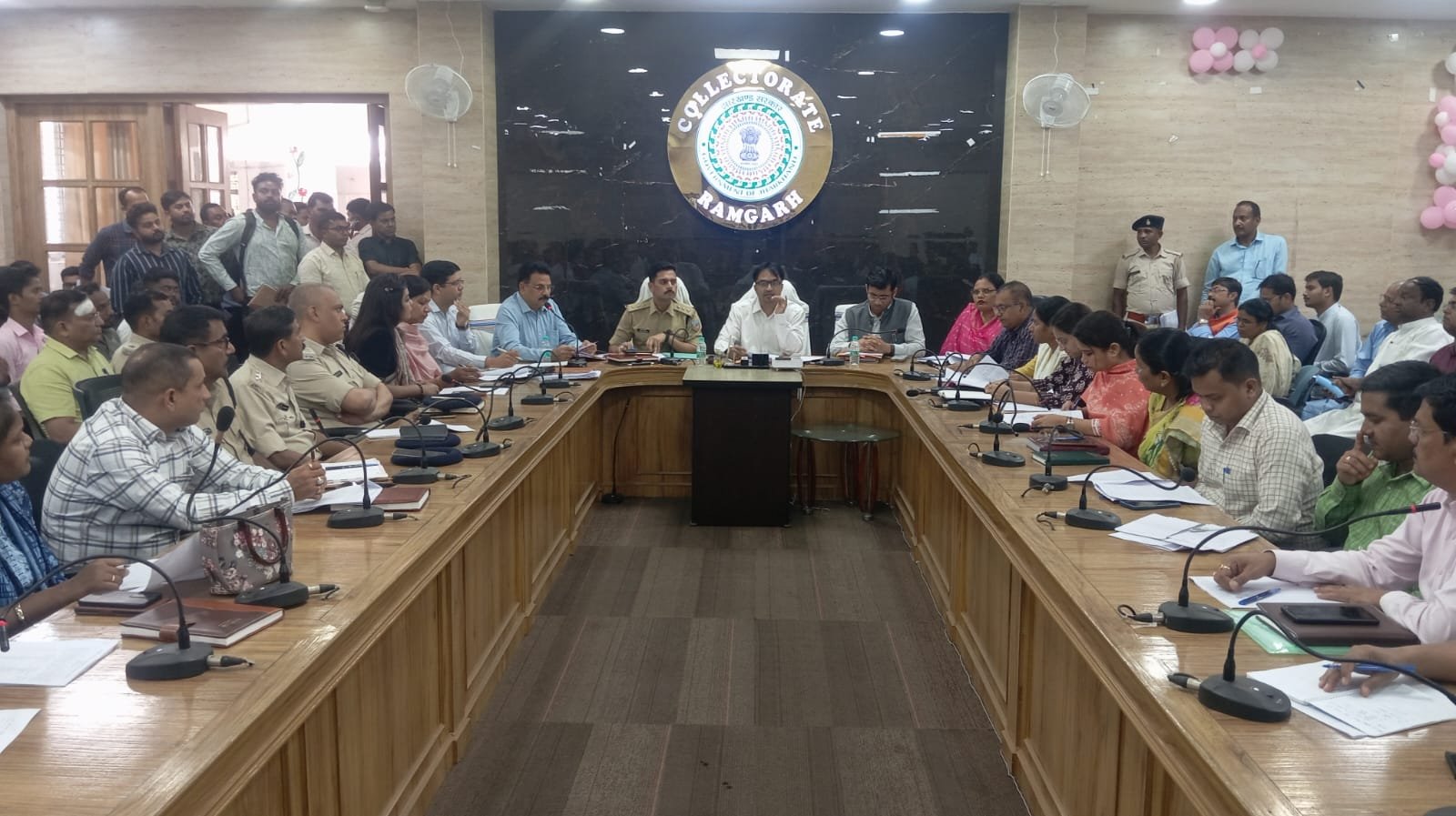 झारखंड उत्पाद सिपाही परीक्षा के सफल एवं कदाचार मुक्त आयोजन हेतु उपायुक्त की अध्यक्षता में हुई बैठक