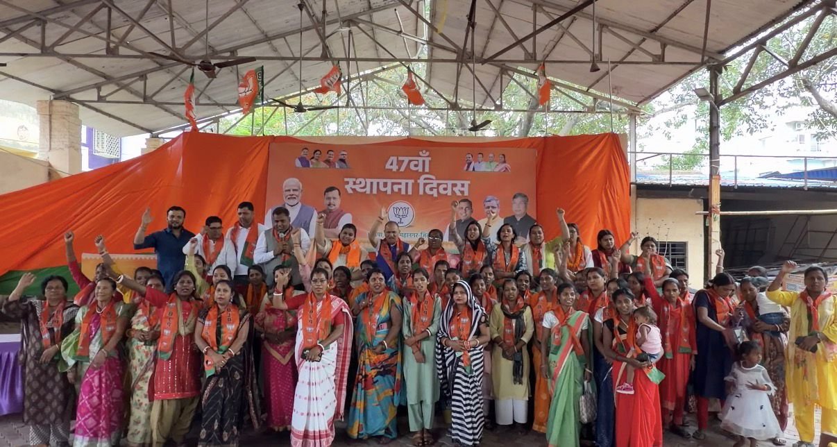 सामाजिक कार्यकर्ता प्रियांशु मिश्रा के नेतृत्व में सैकड़ों महिलाओं ने थामा भाजपा का दामन