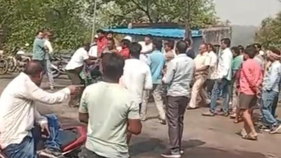 मांगों को लेकर गिद्दी में गरमाया माहौल: बंद के दौरान दो पक्ष आमने-सामने