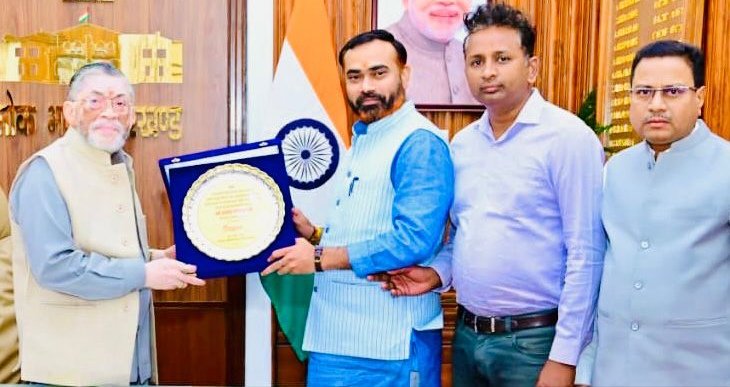 बोकारो एयरपोर्ट और इंडस्ट्रियल कॉरिडोर हेतु राज्यपाल से मिले कुमार अमित,सौंपा ज्ञापन