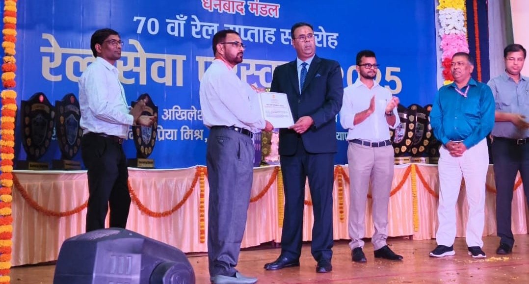 पतरातू डीजल लोको शेड के पदाधिकारियों को किया गया सम्मानित