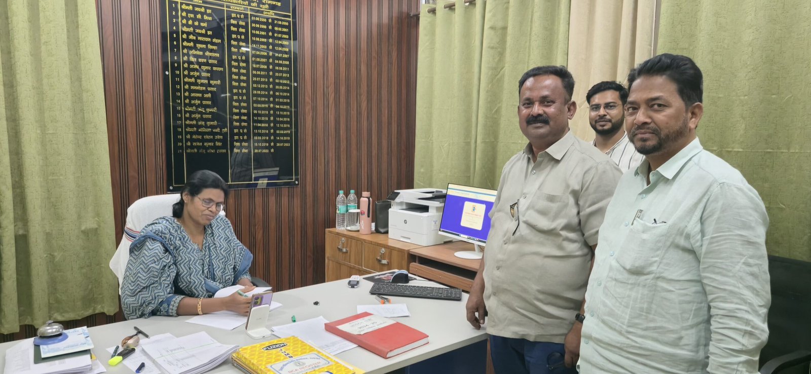 सहायक आचार्यों के भविष्णनिधि लेखा खुलवाने को लेकर लेखापदाधिकारी से मिले शिक्षक संघ के प्रतिनिधि