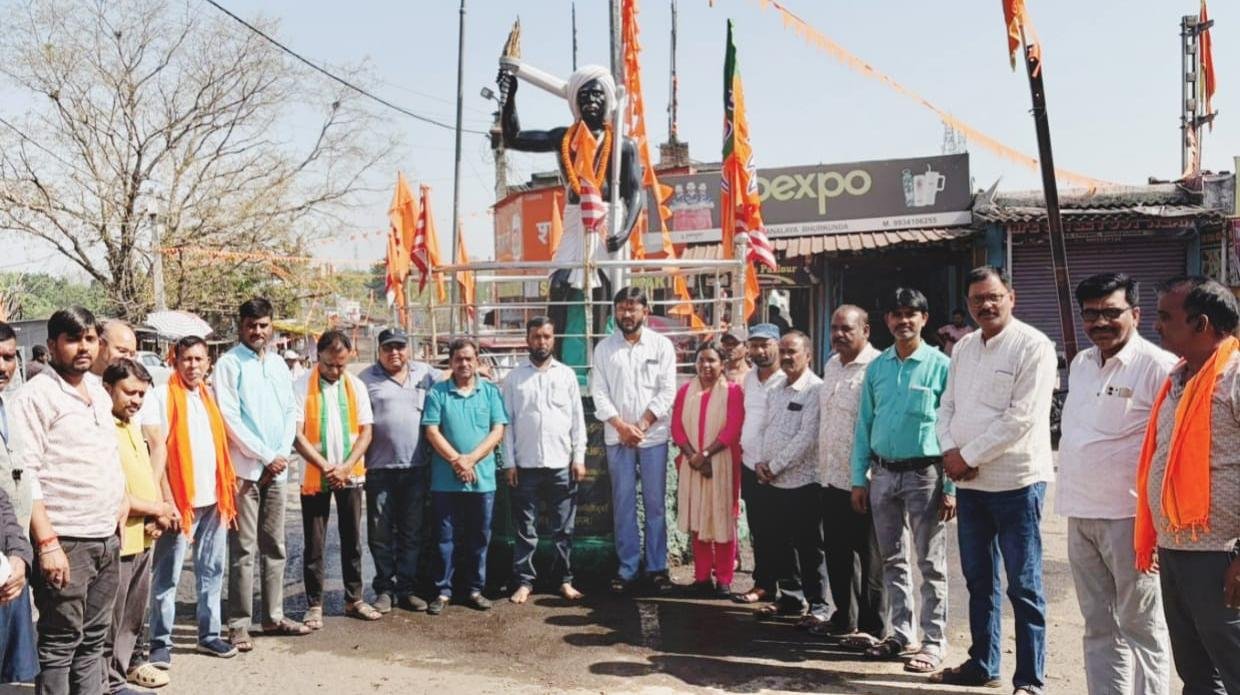 भुरकुंडा में भाजपा के 47 वा स्थापना दिवस के उपलक्ष में गाँव चलो बस्ती चलो अभियान चलाया