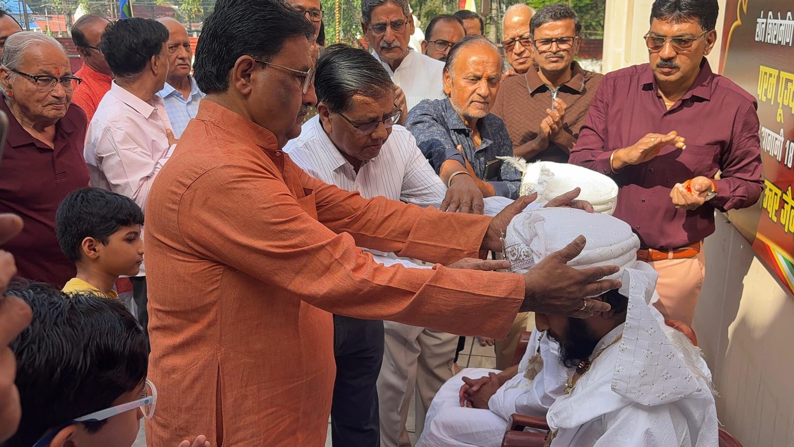 ​जैन समाज ने किया 'दीक्षार्थियों' का अभिनन्दन