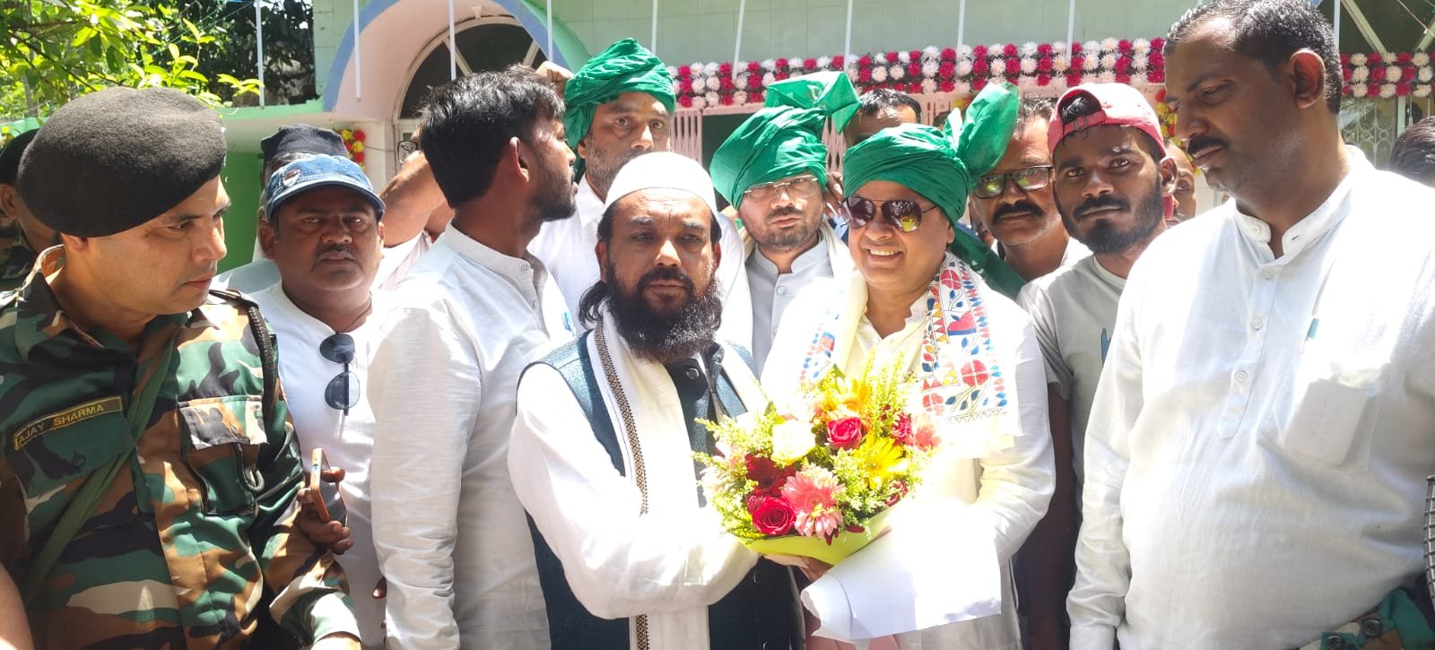 हेदायतुल्लाह शाह दाता रहमा्तुल्लाह अलेह के मजार पर पहुंचे स्वास्थ्य मंत्री डॉ इरफान अंसारी