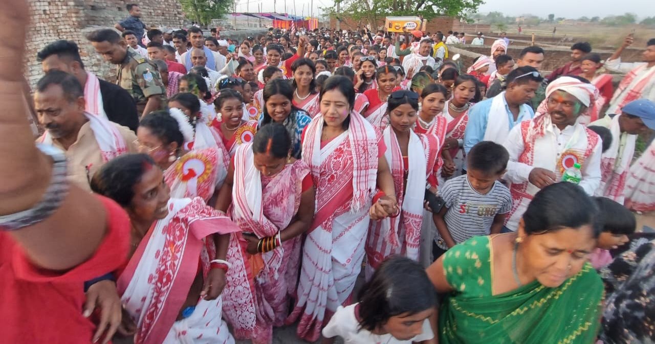 सरहुल मिलन समारोह में विधायक ममता देवी शामिल हुई