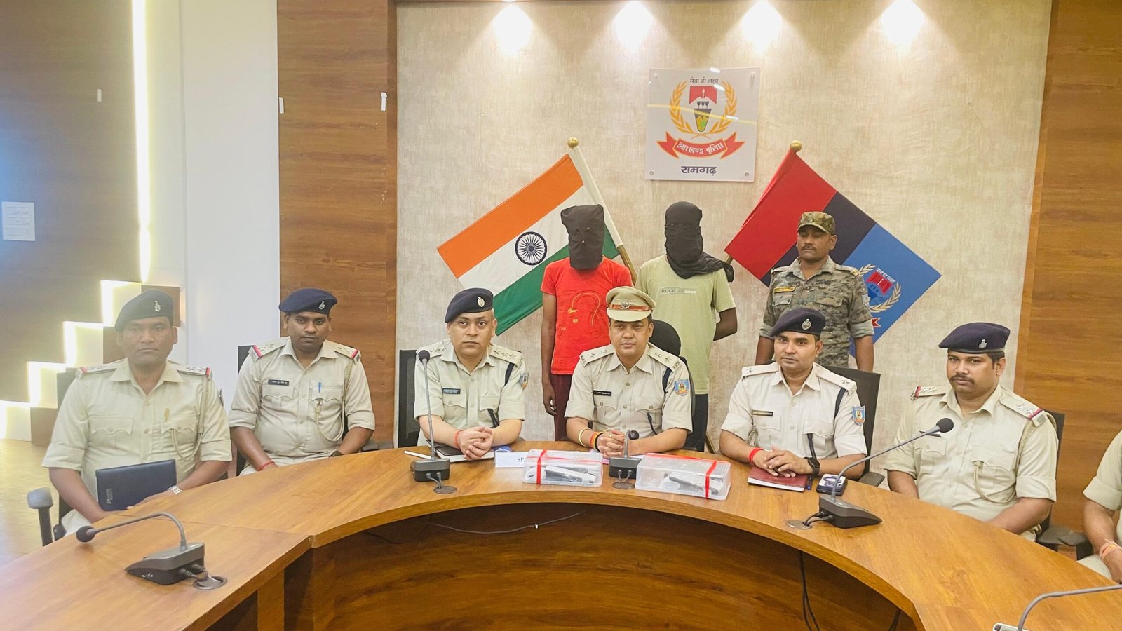 रामगढ़ : पांडेय गिरोह के दो गुर्गे हथियार सहित गिरफ्तार,लेवी वसूली की साजिश नाकाम