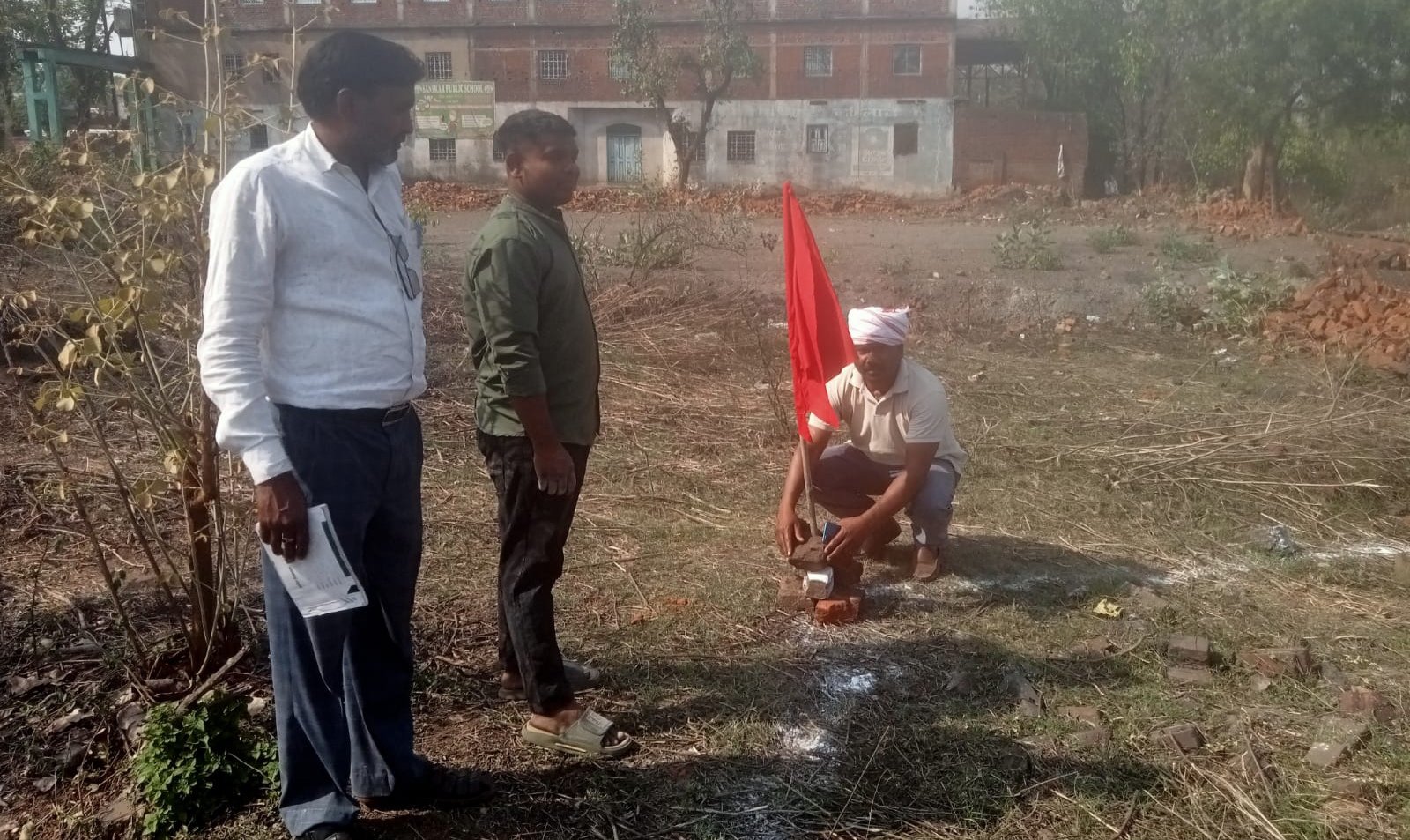 बोंगावार में बरसों से लंबित सीएनटी जमीन पर रैयत को दिलाया गया दखल दिहानी