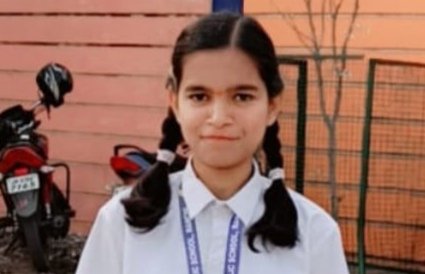 सीबीएसई की दसवीं की परीक्षा में तान्या कुमारी ने 90% अंक प्राप्त किया