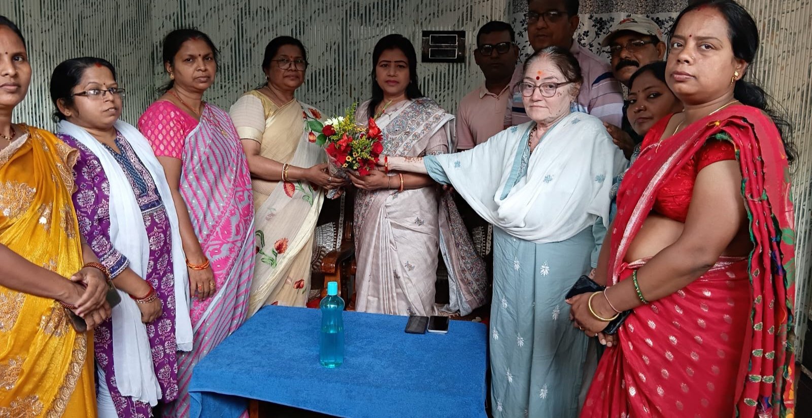 कस्तूरबा इंटर महिला महाविद्यालय की टीम विधायक ममता देवी से मिली