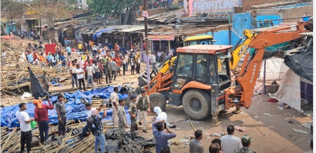 प्रसिद्ध सिद्धपीठ मां छिनमस्तिका मंदिर क्षेत्र में प्रशासन ने अतिक्रमण हटाया