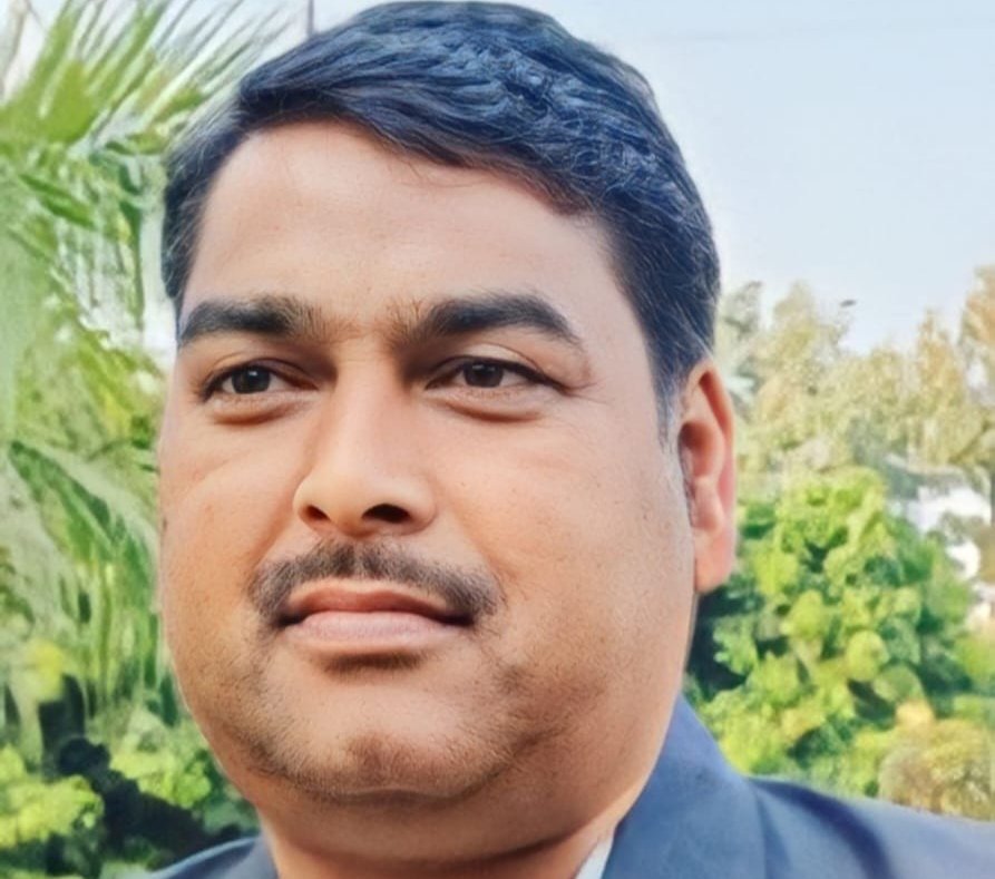 कांग्रेस पार्टी एवं उनके सहयोगी दलों को आगामी चुनाव में भारतीय नारी झाड़ू एवं जूते - चप्पल से स्वागत करेगी : महेंद्र महतो