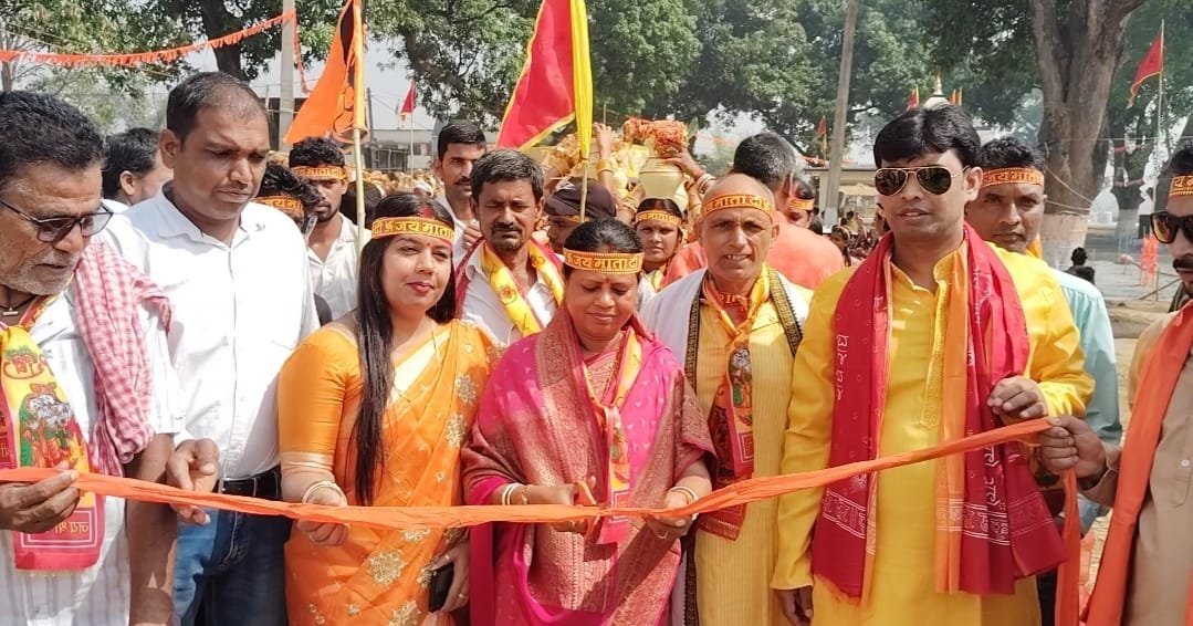 भव्य कलश यात्रा से उकरिद में हुआ भक्तिमय वातावरण,राधा-कृष्ण की भक्ति में सराबोर हुए भक्त