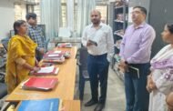 जिला समाहरणालय स्थित विभिन्न कार्यालयों का उपायुक्त ने किया औचक निरीक्षण