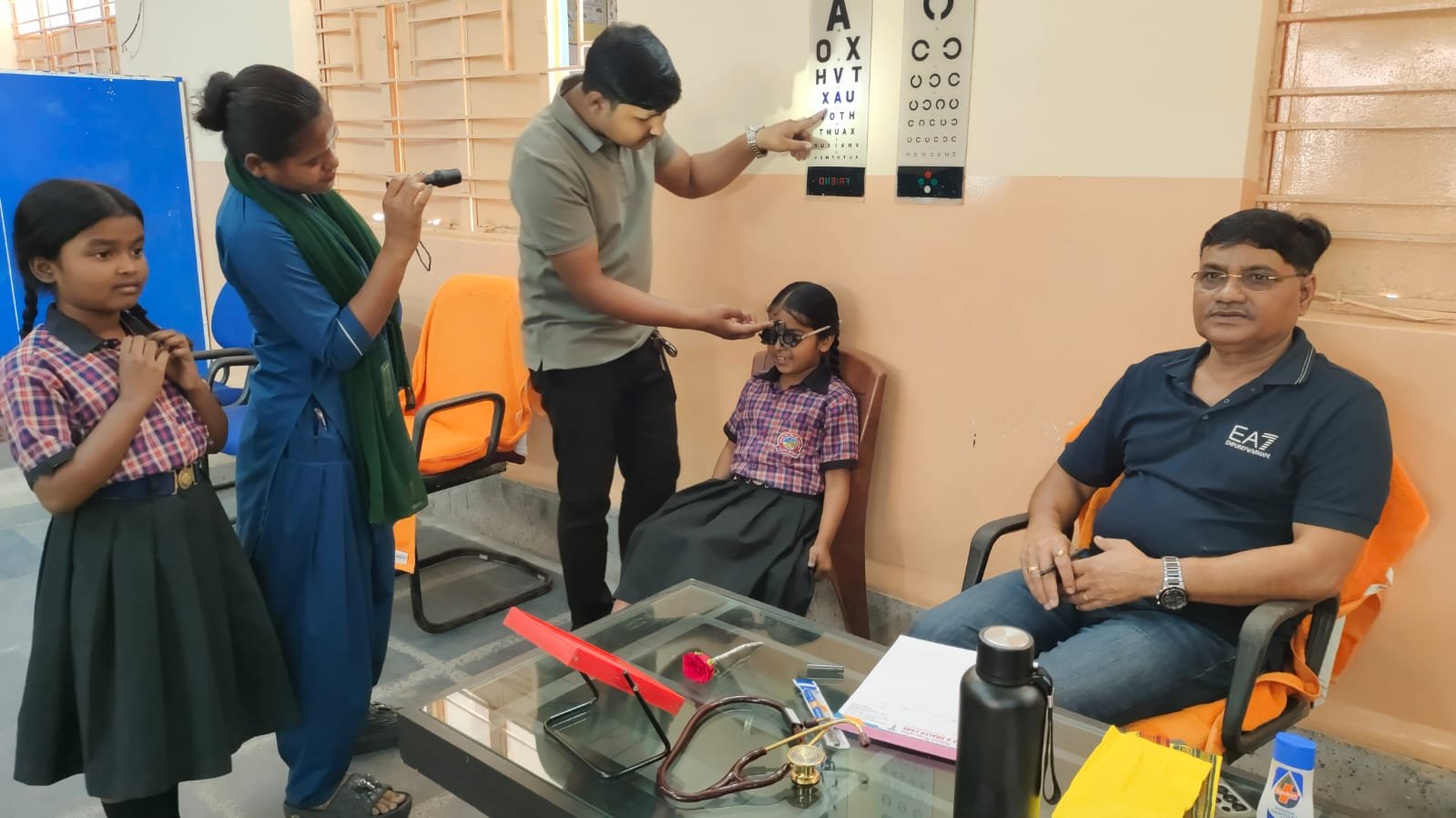 रामप्रसाद चंद्रभान सरस्वती शिशु विद्या मंदिर में निशुल्क नेत्र जांच शिविर का आयोजन