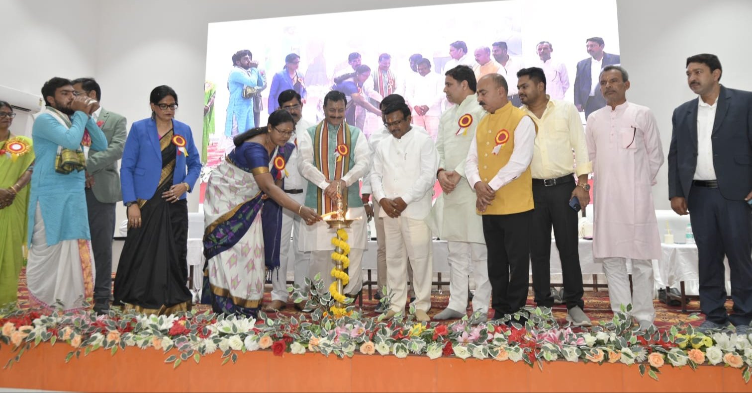 राधा गोविंद विश्वविद्यालय में दो दिवसीय अंतरराष्ट्रीय सम्मेलन का भव्य शुभारंभ