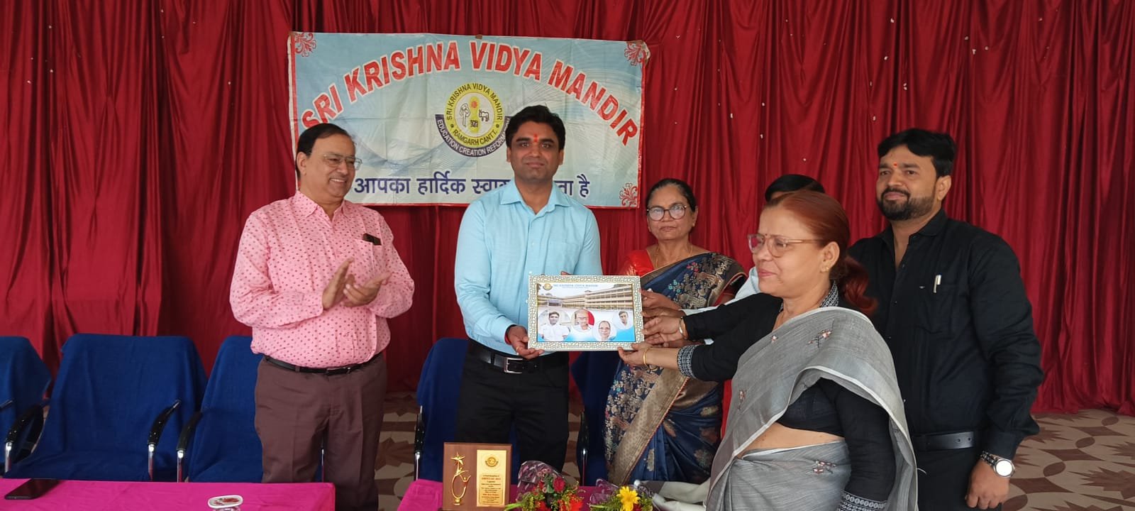 श्री कृष्ण विद्या मंदिर के पूर्व छात्र अमितेश झा को सम्मान