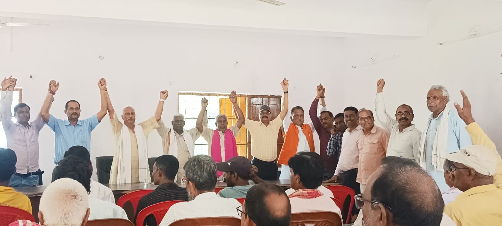 सौंदा डी के ग्रामीण उजाड़ने से पहले बसाओ की मांग को ले मई माह में जीएम कार्यालय पर करेंगे धरना प्रदर्शन