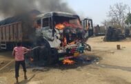 दनुआ घाटी में चलते ट्रेलर में अचानक लगी आग, पूरी गाड़ी जलकर राख