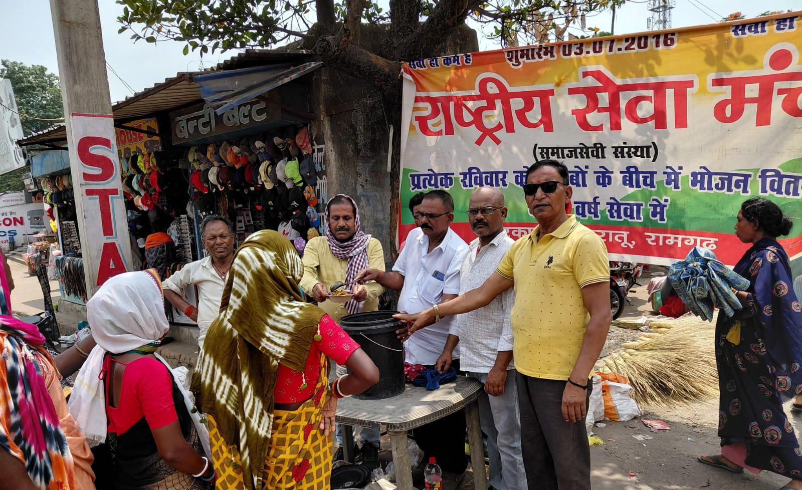 सेवा की मिसाल: रविवार बाजार में 120 जरूरतमंद परिवारों तक पहुंचा सम्मान के साथ भोजन