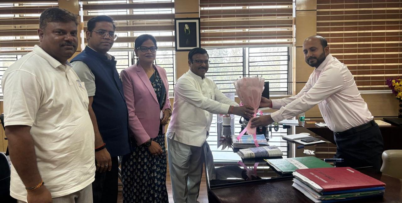 राधा गोविंद विश्वविद्यालय के कुलपति ने नए उपायुक्त से की मुलाकात,अभिनंदन किया