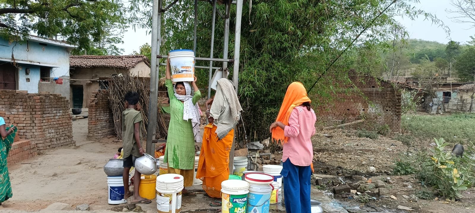 एक जलमीनार के भरोसे पूरा गांव