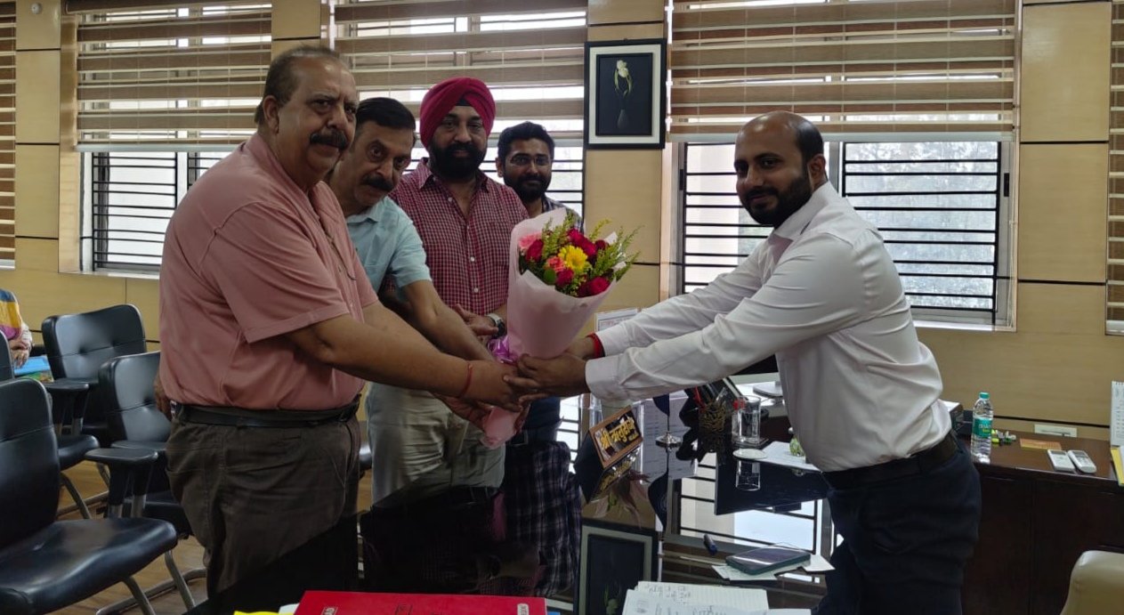 रामगढ़ चैंबर ऑफ़ कॉमर्स का प्रतिनिधिमंडल नए उपायुक्त से मिला