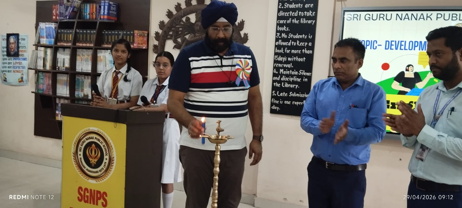 श्री गुरु नानक पब्लिक स्कूल में हिंदी एवं अंग्रेजी वाद-विवाद प्रतियोगिता का आयोजन