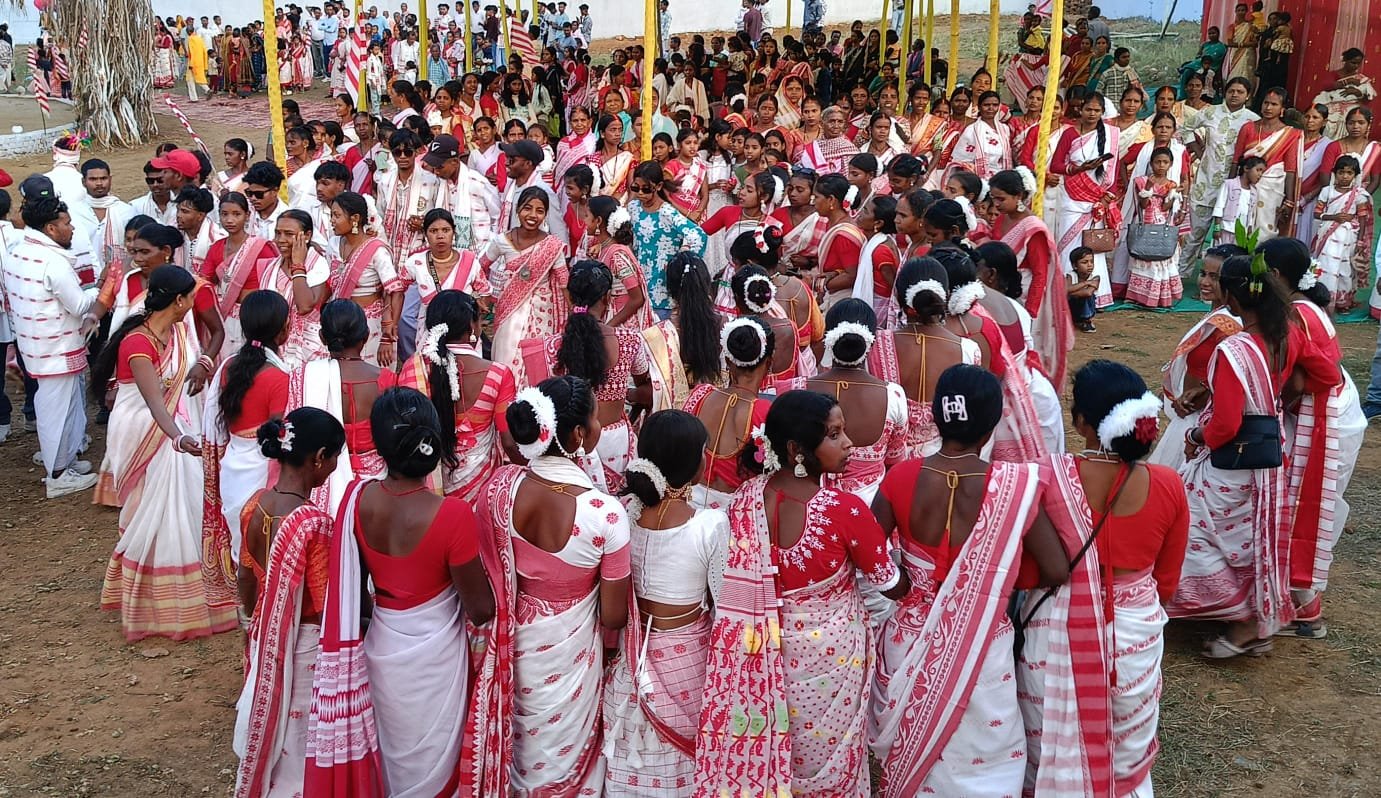 धूमधाम से मनाया गया सरहुल पूजा सह मिलन समारोह का चतुर्थ स्थापना दिवस